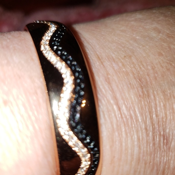 Beautiful Swarovski Bangle Final Price - Picture 5 of 8